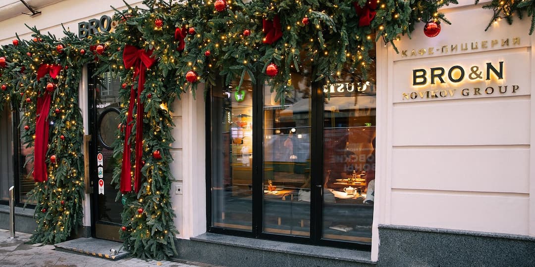 Новогодние чудеса: 22 красивых фасада в Москве